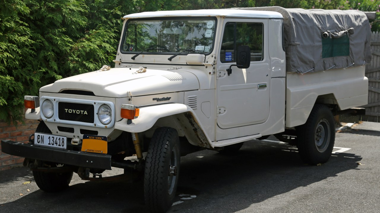 Toyota Land Cruiser FJ45 pickup — Image Credit: Mr.choppers - CC BY-SA 3.0/Wiki Commons