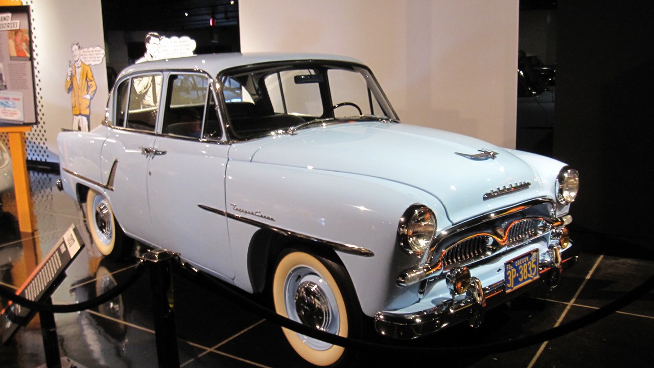 Toyopet Crown — Image Credit: skinnylawyer from Los Angeles, California, USA - CC BY-SA 2.0/Wiki Commons