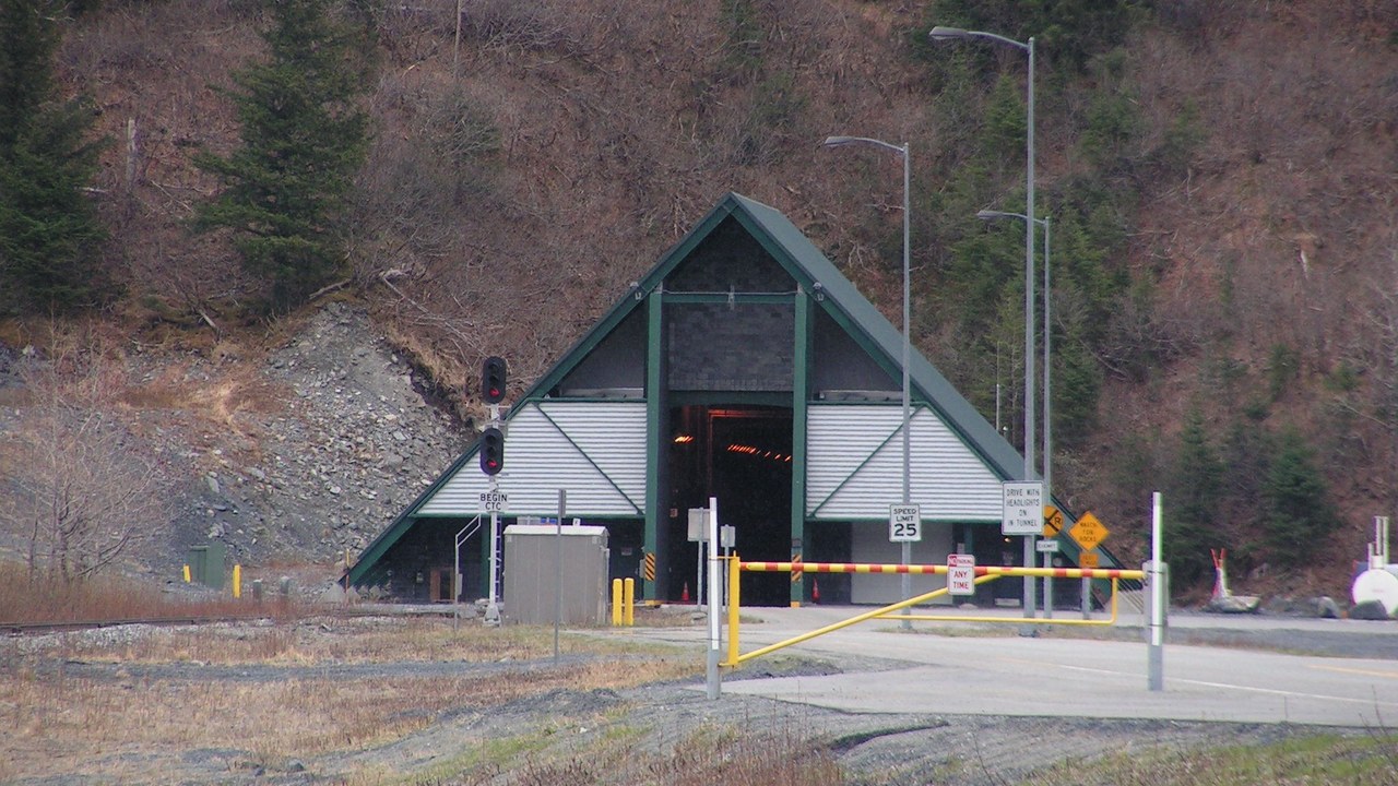 Anton Anderson Memorial Tunnel — Image Credit: Gabor Eszes (UED77) - CC BY-SA 3.0/Wiki Commons