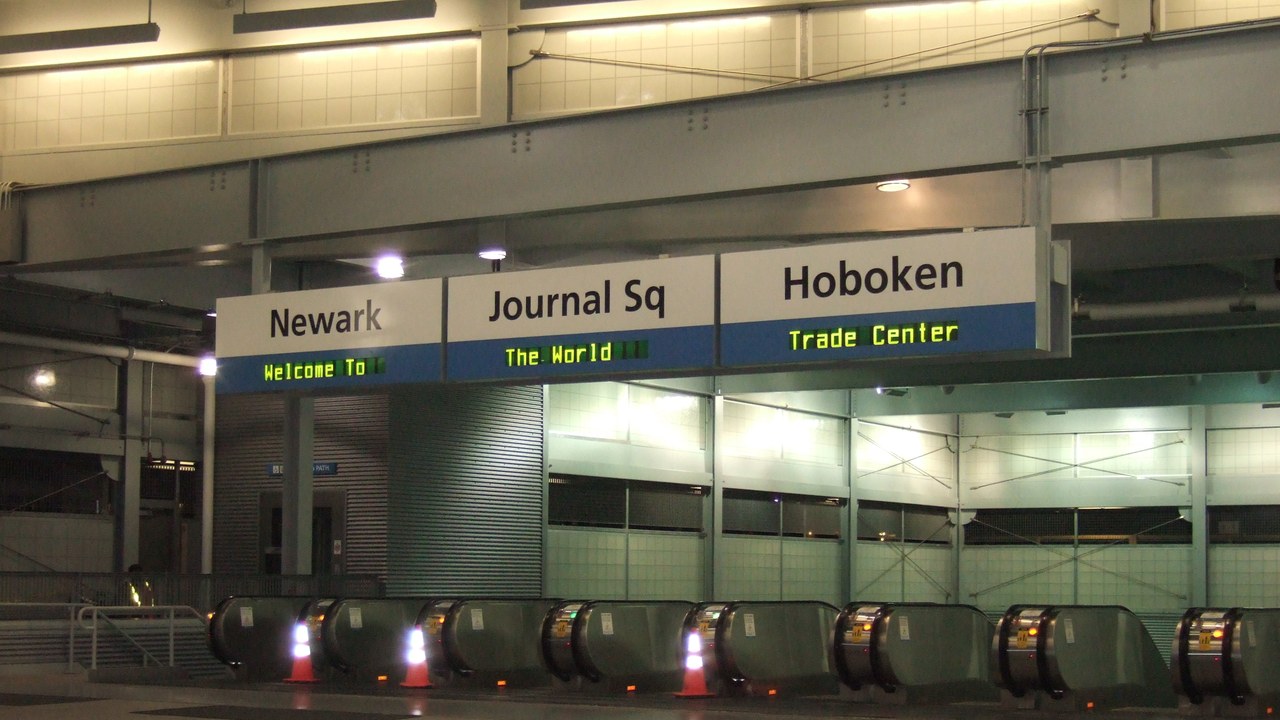 PATH (New York-New Jersey) — Image Credit: Rob DiCaterino from Clifton, NJ, USA - CC BY 2.0/Wiki Commons