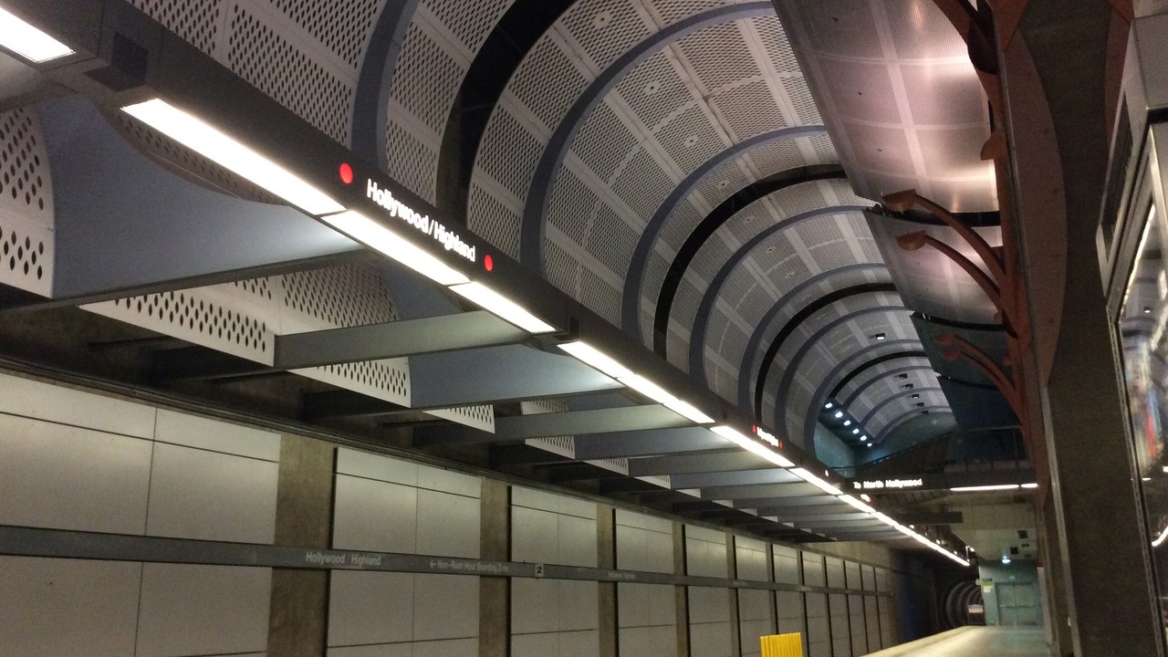 Los Angeles Metro Rail (B and D lines subway) — Image Credit: HanSangYoon - CC BY-SA 4.0/Wiki Commons