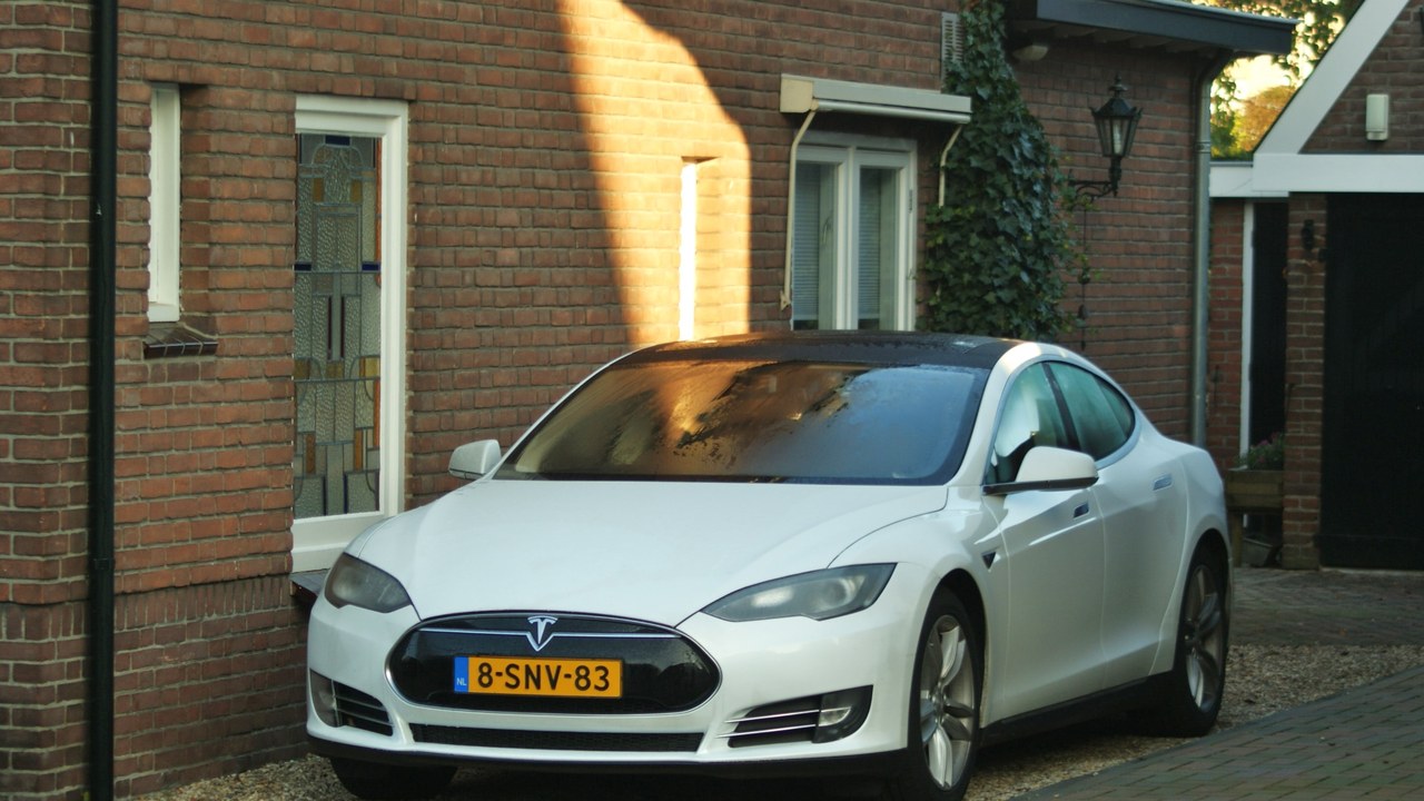 Tesla Model S — Image Credit: Niels de Wit from Lunteren, The Netherlands - CC BY 2.0/Wiki Commons