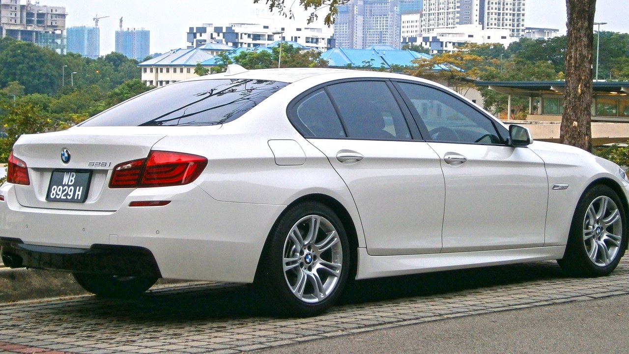 BMW 550i — Image Credit: Manoj Prasad from Kuala Lumpur, Malaysia - CC BY-SA 2.0/Wiki Commons