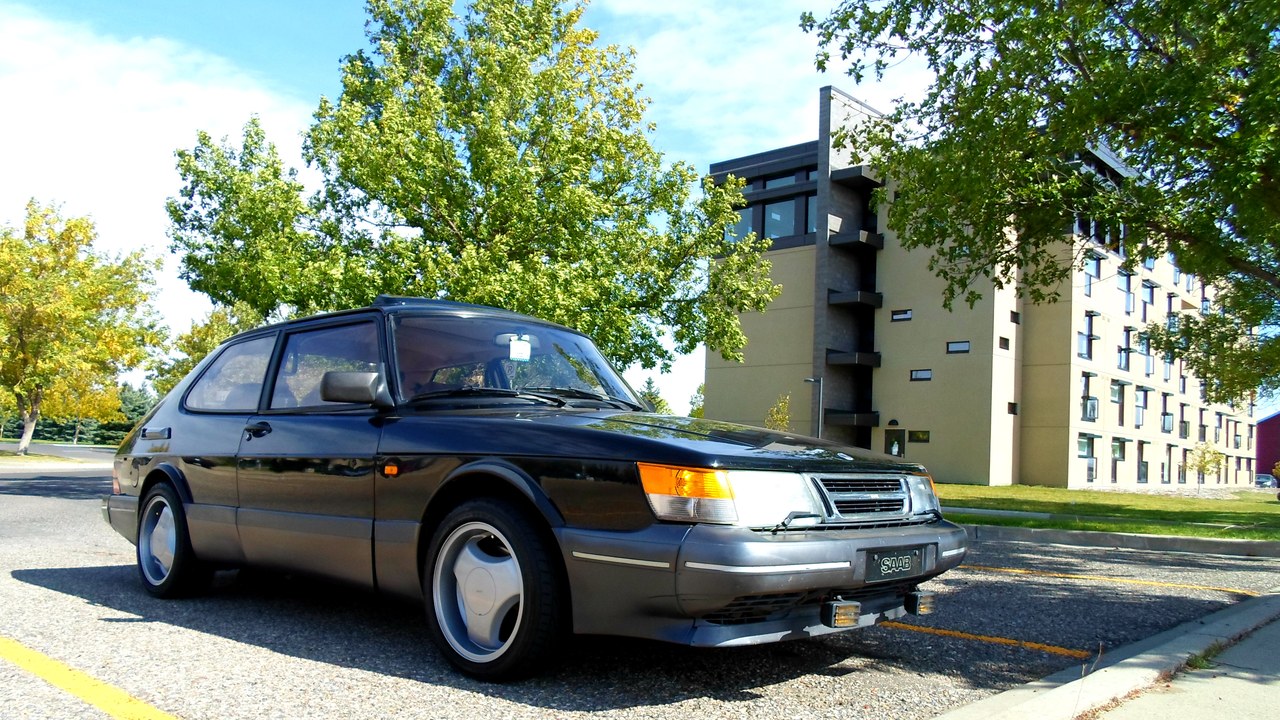 Saab 900 (Peter Gilbert) — Image Credit: dave_7 from Lethbridge, Canada - CC BY 2.0/Wiki Commons