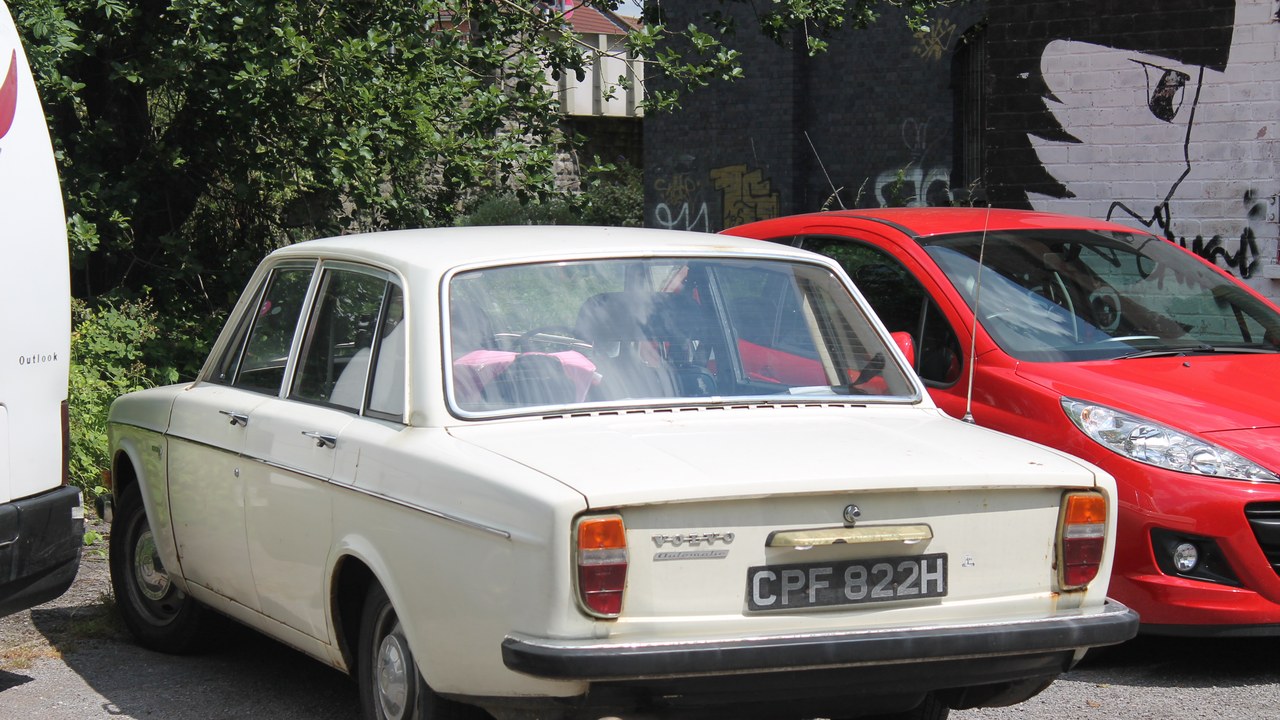 Volvo 144 (140 series) — Image Credit: Charlie from United Kingdom - CC BY 2.0/Wiki Commons