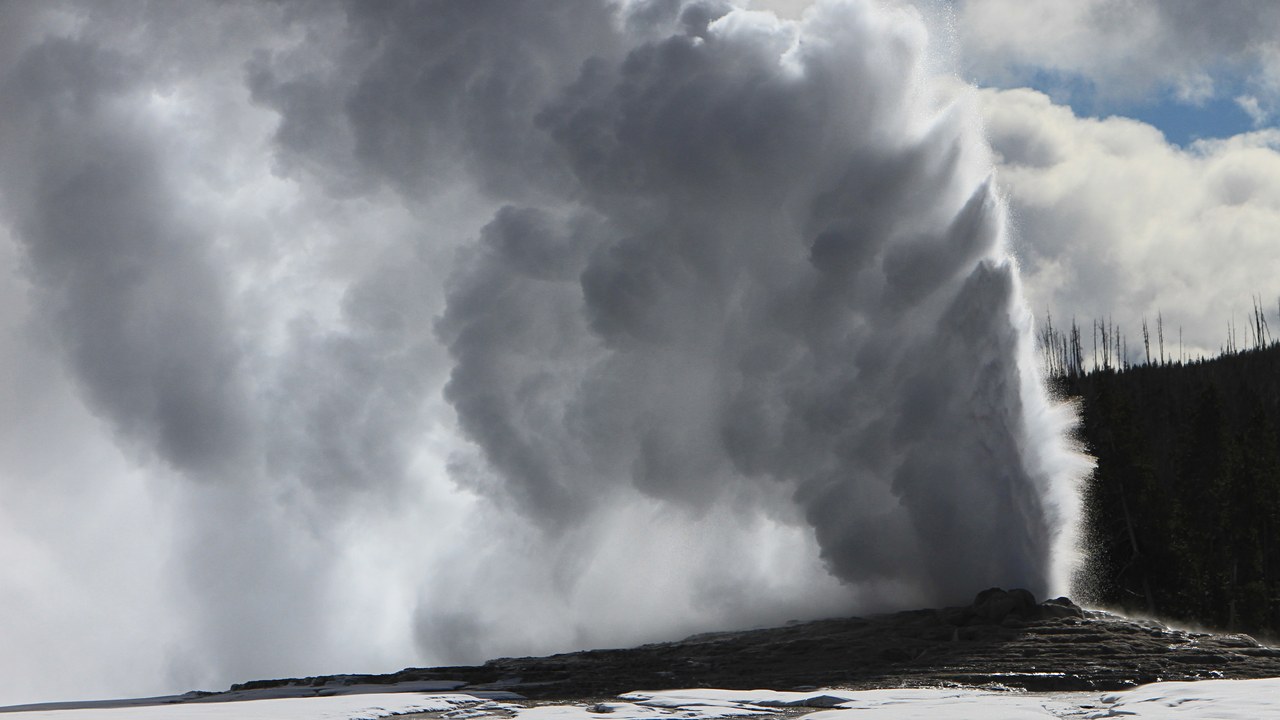 Old Faithful — Image Credit: NPS/Jim Peaco - Public domain/Wiki Commons