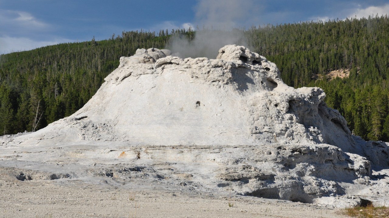 Castle Geyser — Image Credit: James St. John - CC BY 2.0/Wiki Commons