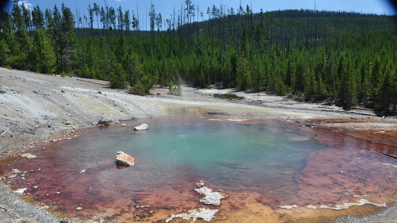 Echinus Geyser — Image Credit: James St. John - CC BY 2.0/Wiki Commons