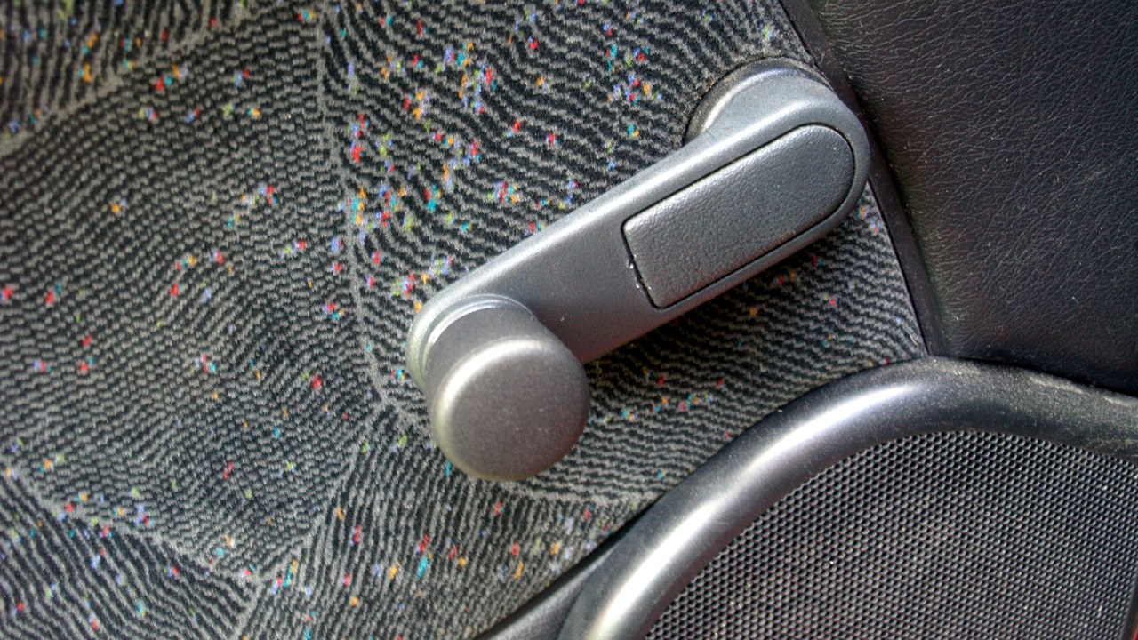 Crank windows — Image Credit: Santeri Viinamäki - CC BY-SA 4.0/Wiki Commons