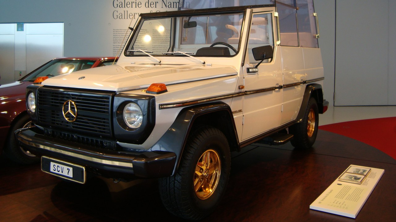 Mercedes-Benz G-Class — Image Credit: John Bell from UK - CC BY-SA 2.0/Wiki Commons