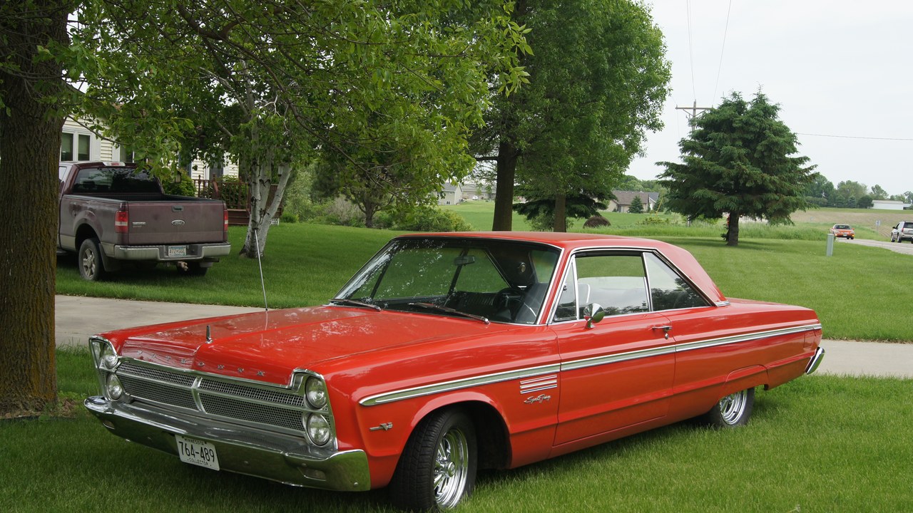 1965 Plymouth Sport Fury — Image Credit: Greg Gjerdingen from Willmar, USA - CC BY 2.0/Wiki Commons