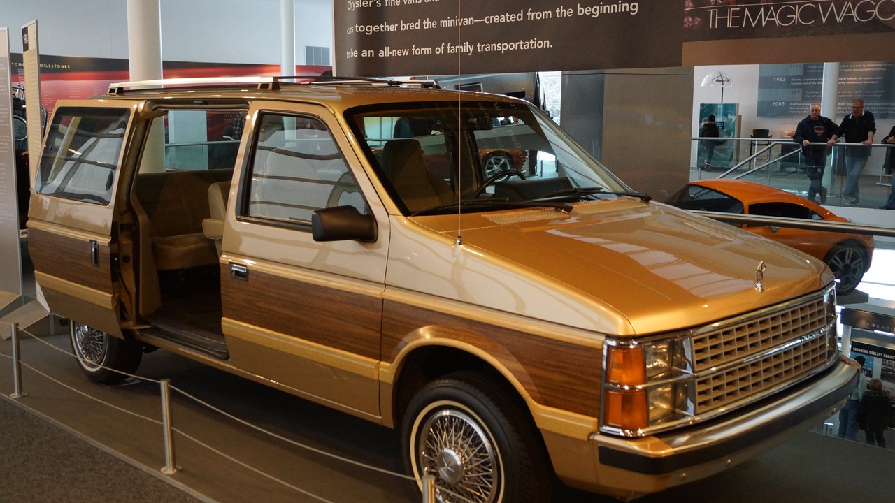 Dodge Caravan — Image Credit: Greg Gjerdingen from Willmar, USA - CC BY 2.0/Wiki Commons