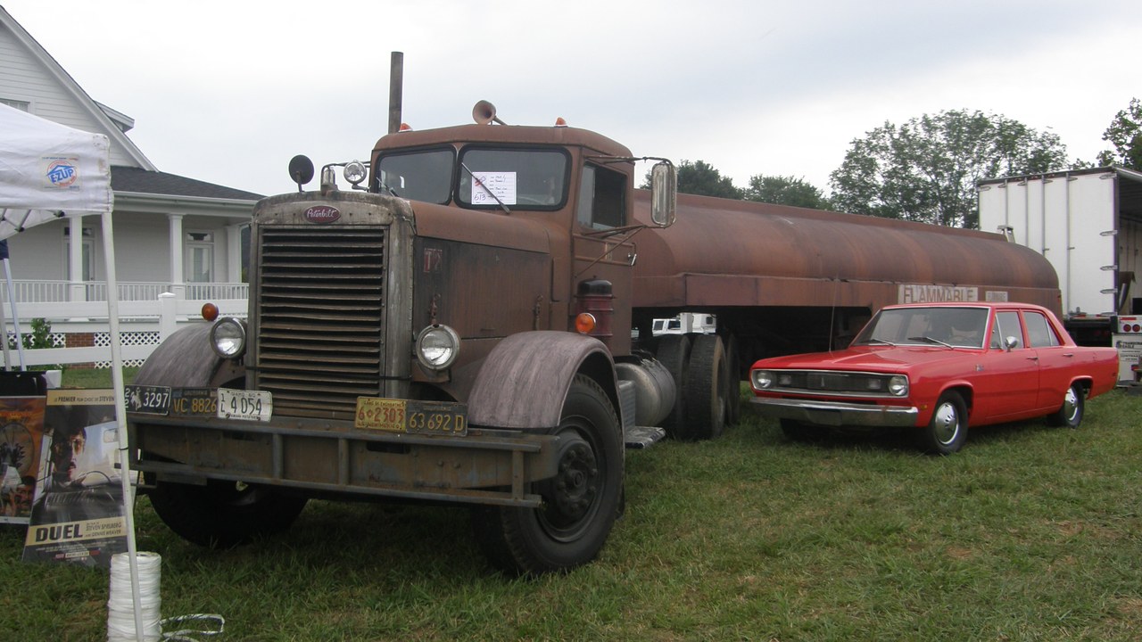 1955 Peterbilt 281 (Duel) — Image Credit: PanzerschreckLeopard - CC BY 3.0/Wiki Commons