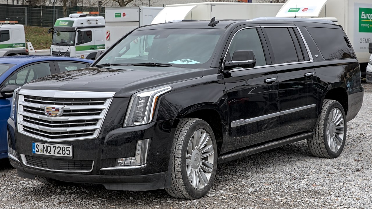 Cadillac Escalade ESV — Image Credit: Alexander-93 - CC BY-SA 4.0/Wiki Commons