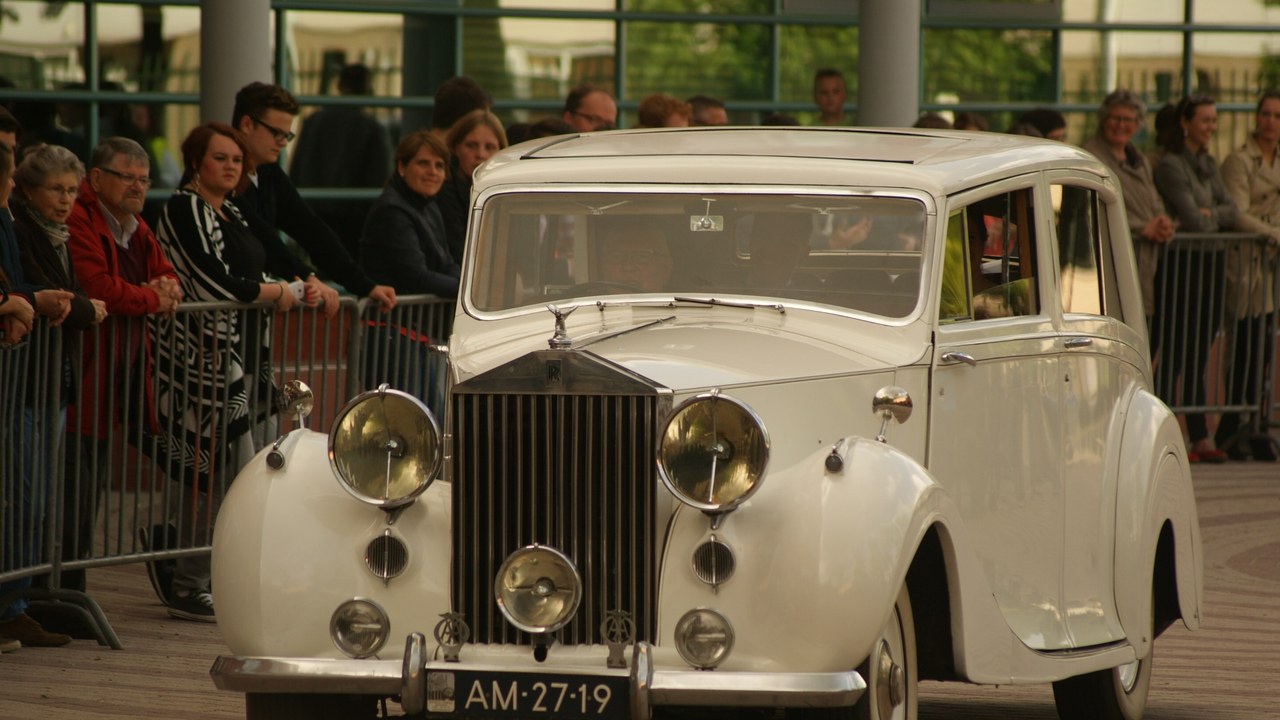 Rolls-Royce Silver Wraith — Image Credit: Niels de Wit from Ede, The Netherlands - CC BY 2.0/Wiki Commons