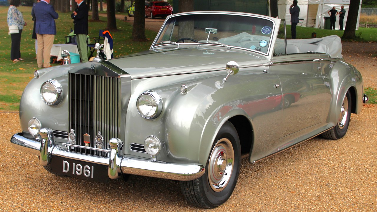 Rolls-Royce Silver Cloud — Image Credit: MrWalkr - CC BY-SA 4.0/Wiki Commons