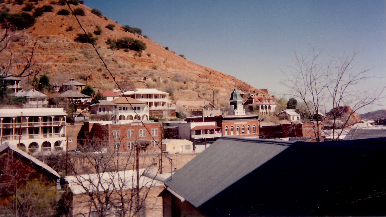 Bisbee, Arizona — Image Credit: Infrogmation - CC BY-SA 4.0/Wiki Commons