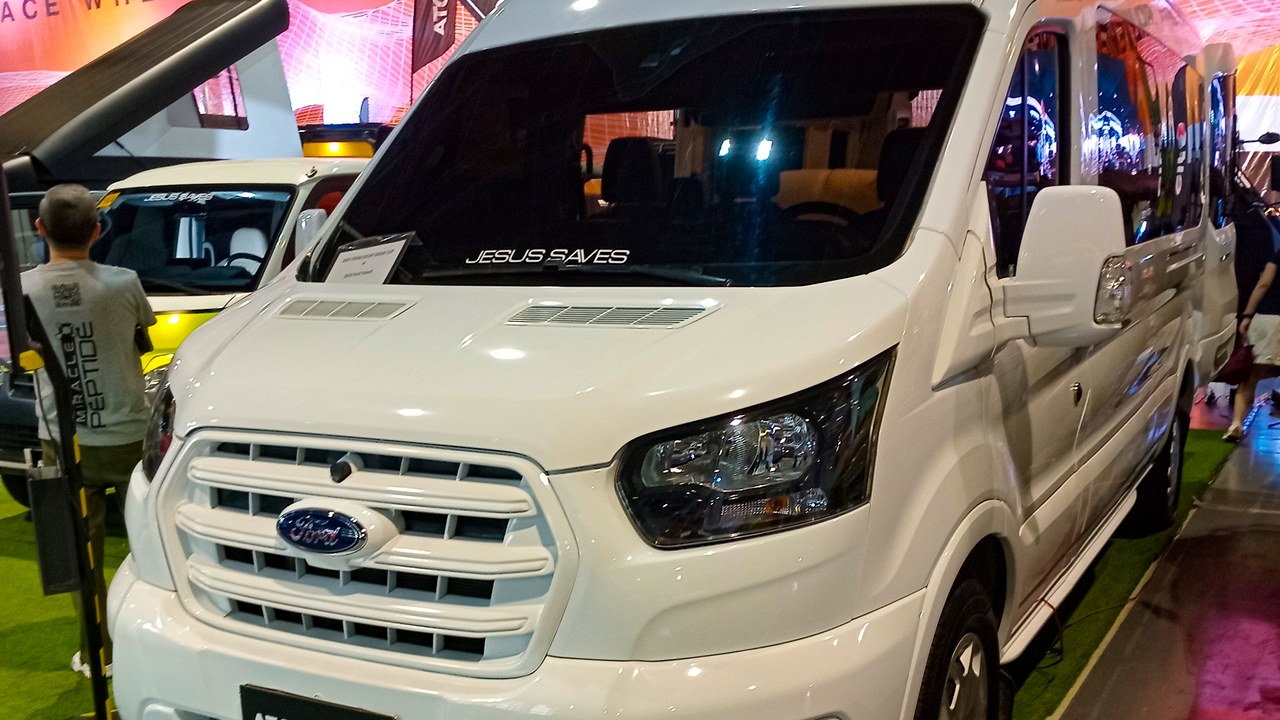 Ford Transit — Image Credit: Ethan Llamas - CC BY-SA 4.0/Wiki Commons