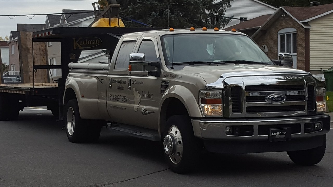 Ford F-450 — Image Credit: Bull-Doser - Public domain/Wiki Commons