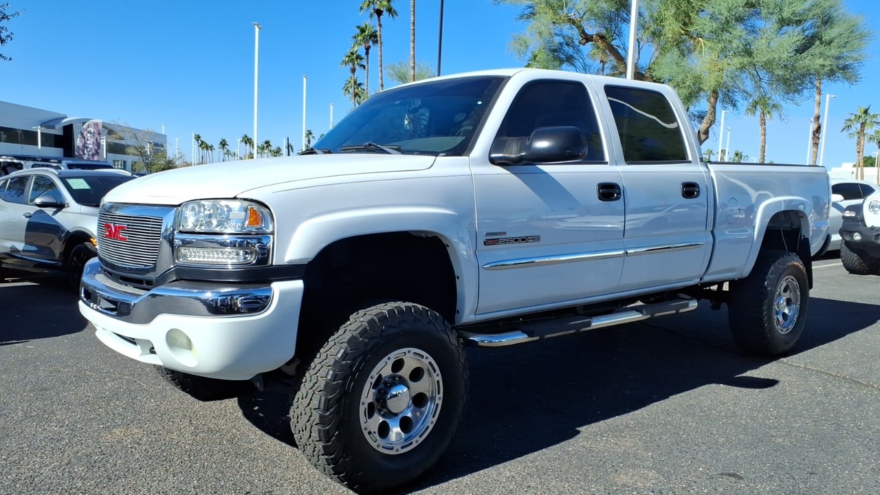 GMC Sierra 2500HD — Image Credit: HJUdall - CC0/Wiki Commons