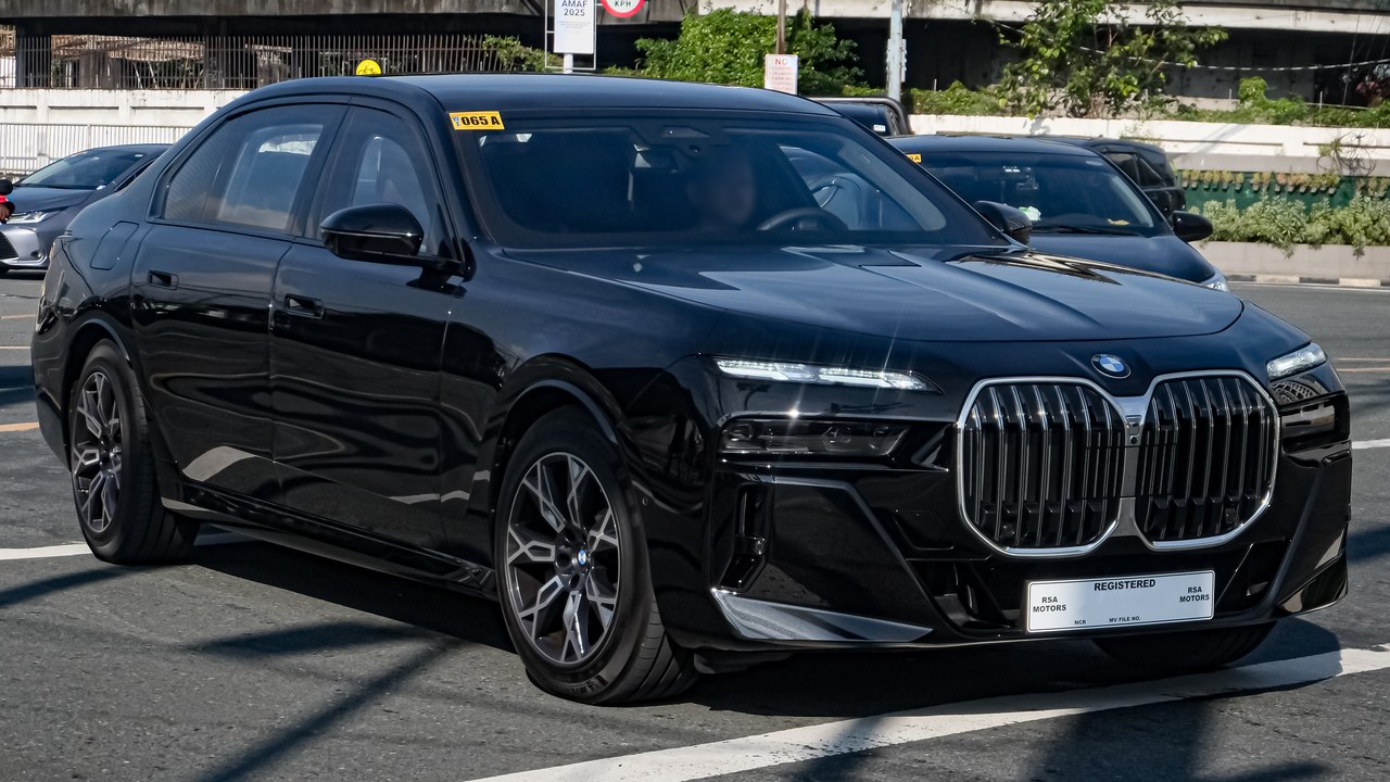 BMW 760i xDrive — Image Credit: Ethan Llamas - CC BY-SA 4.0/Wiki Commons