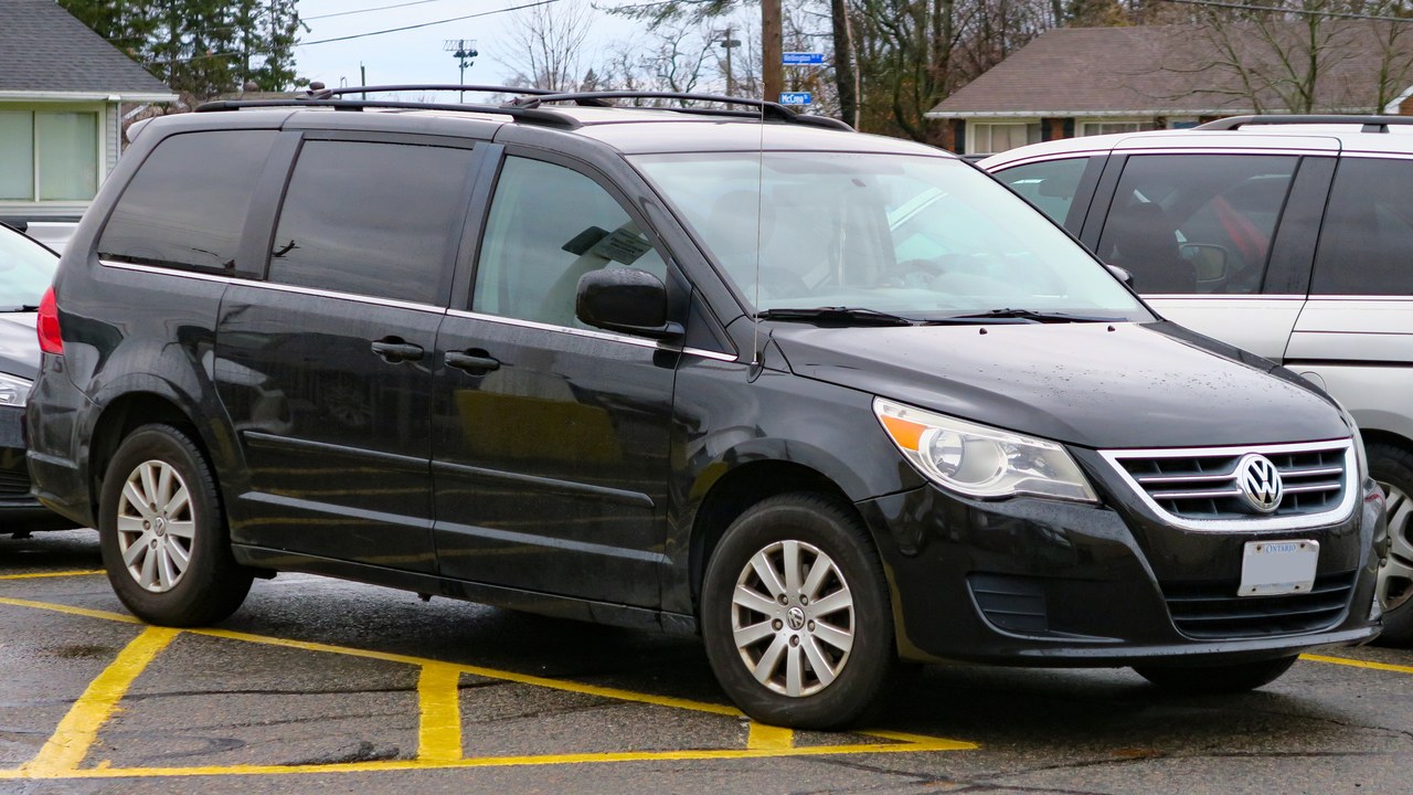 Volkswagen Routan — Image Credit: Elise240SX - CC BY-SA 4.0/Wiki Commons
