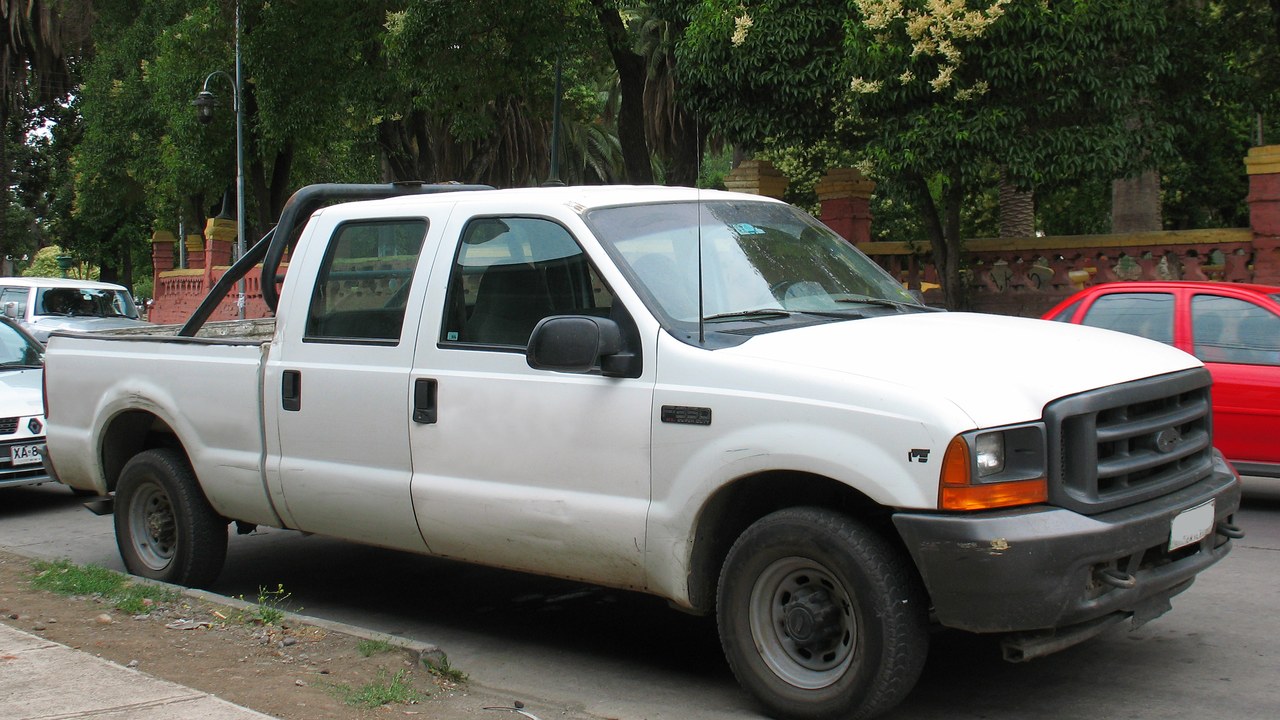 Ford F-350 — Image Credit: RL GNZLZ from Chile - CC BY-SA 2.0/Wiki Commons