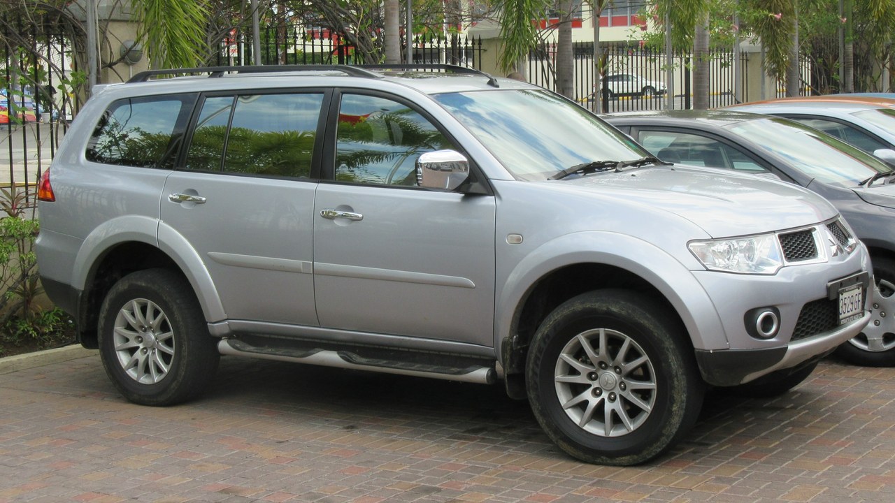 Mitsubishi Pajero Sport — Image Credit: Jason Lawrence - CC BY 2.0/Wiki Commons