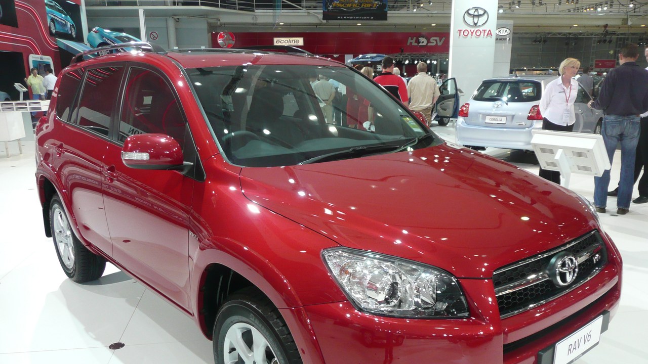 Toyota RAV4 — Image Credit: OSX - Public domain/Wiki Commons