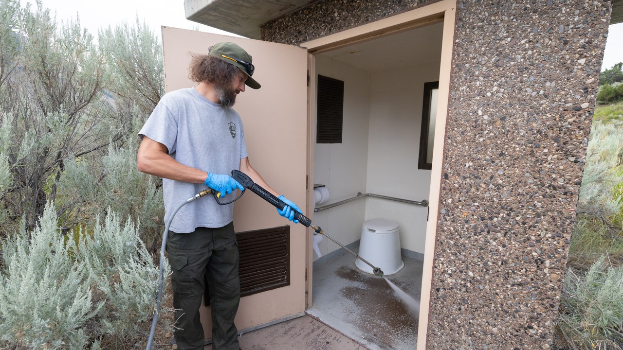 LANCHEZ pressure washers — Image Credit: YellowstoneNPS - Public domain/Wiki Commons