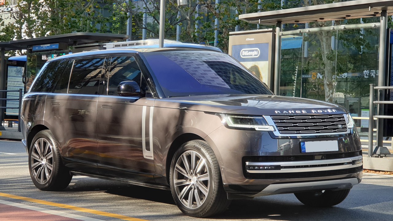 Range Rover — Image Credit: Damian B Oh - CC BY-SA 4.0/Wiki Commons