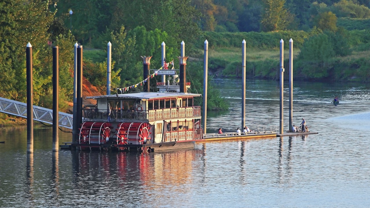 Willamette Queen — Image Credit: Ian Sane from Oregon, USA - CC BY 2.0/Wiki Commons