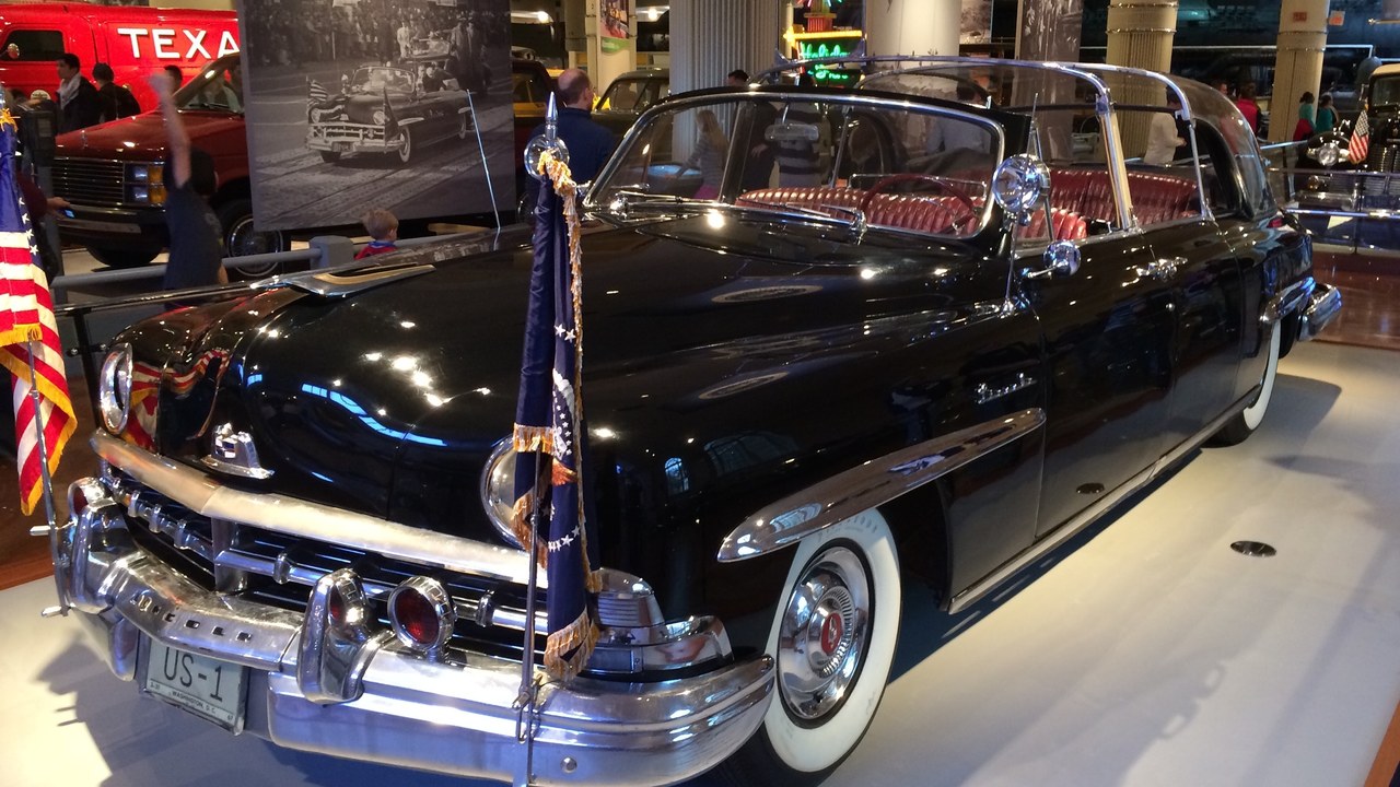 1950 Lincoln Cosmopolitan 'Bubbletop' — Image Credit: Chris Short from Detroit, MI, United States - CC BY-SA 2.0/Wiki Commons
