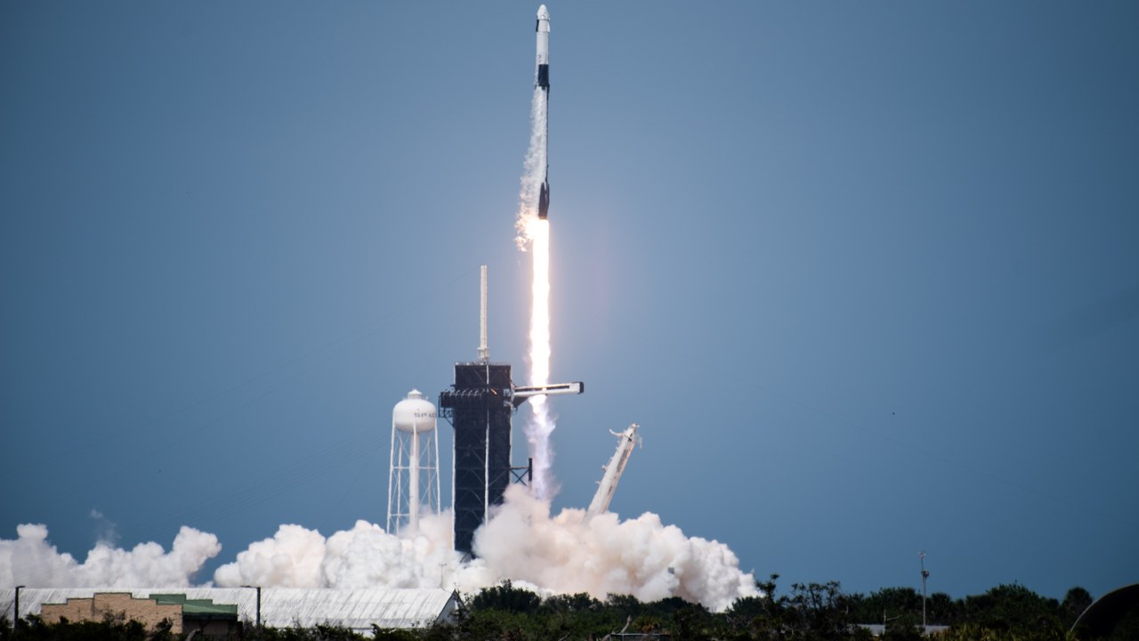 Falcon 9 — Image Credit: Daniel Oberhaus - CC BY-SA 4.0/Wiki Commons